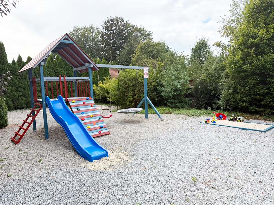 Kinderspielplatz-Mooswirt-Moos